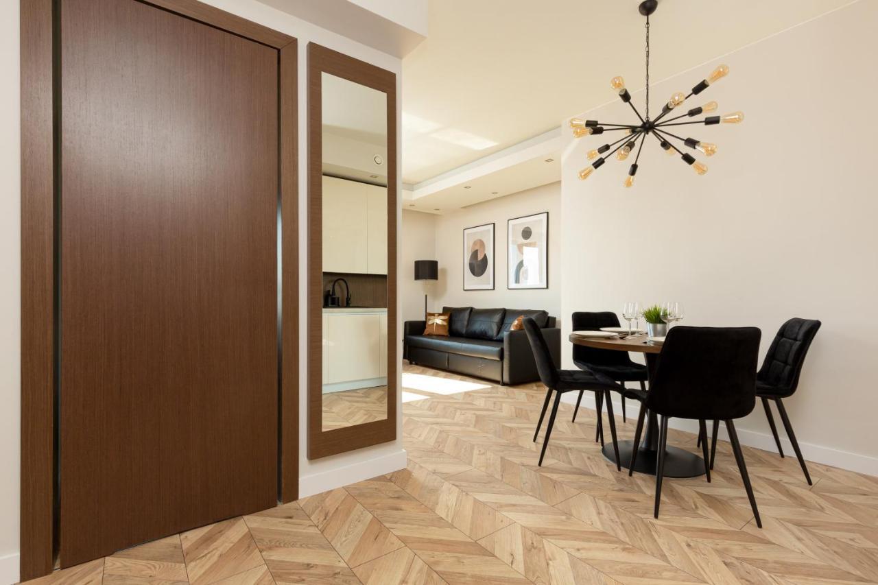 Platinum Towers Apartment With Parking By Renters Prestige Варшава Екстер'єр фото