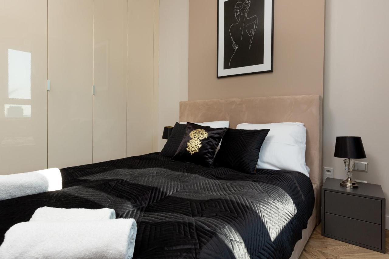Platinum Towers Apartment With Parking By Renters Prestige Варшава Екстер'єр фото