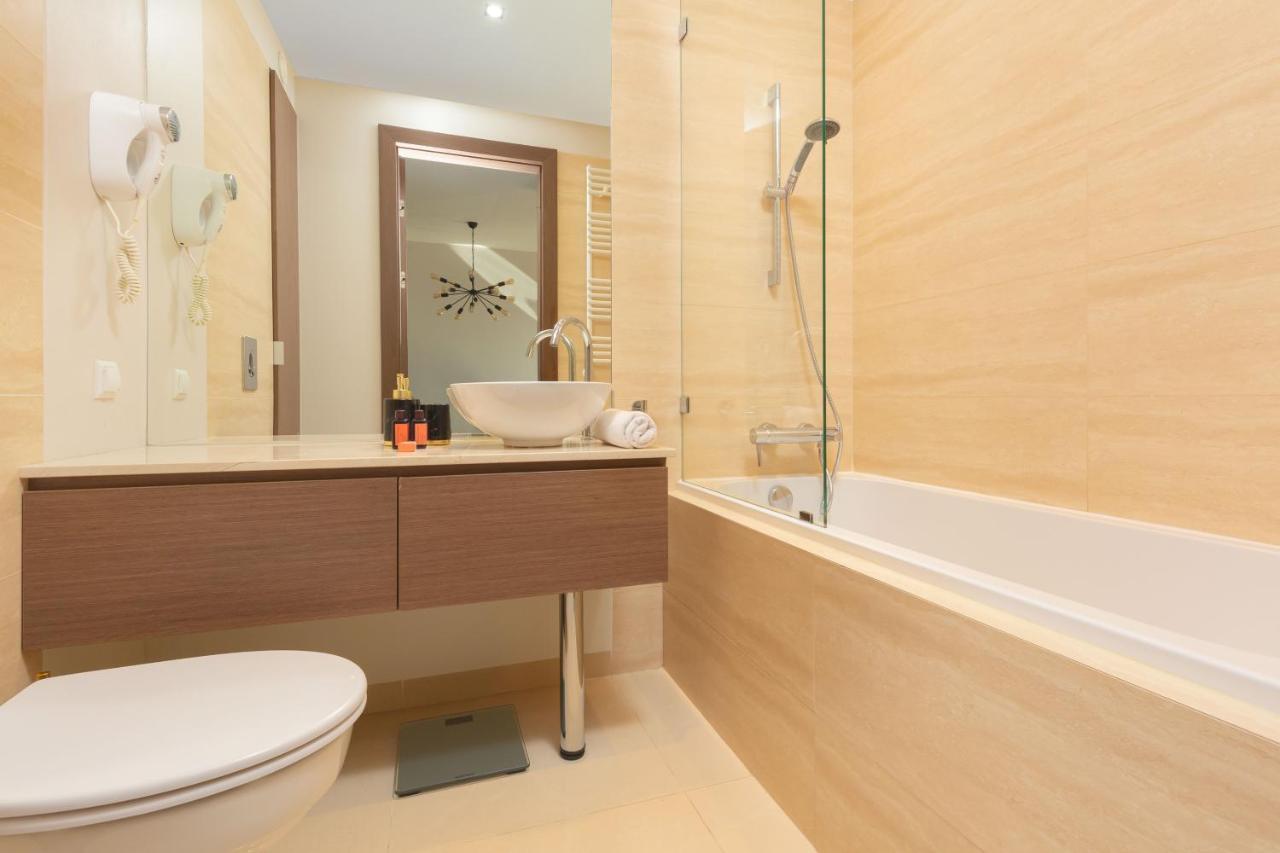 Platinum Towers Apartment With Parking By Renters Prestige Варшава Екстер'єр фото