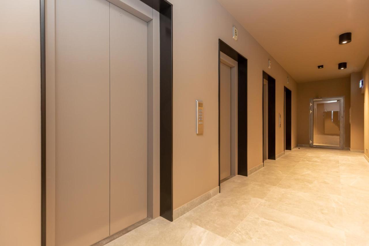 Platinum Towers Apartment With Parking By Renters Prestige Варшава Екстер'єр фото