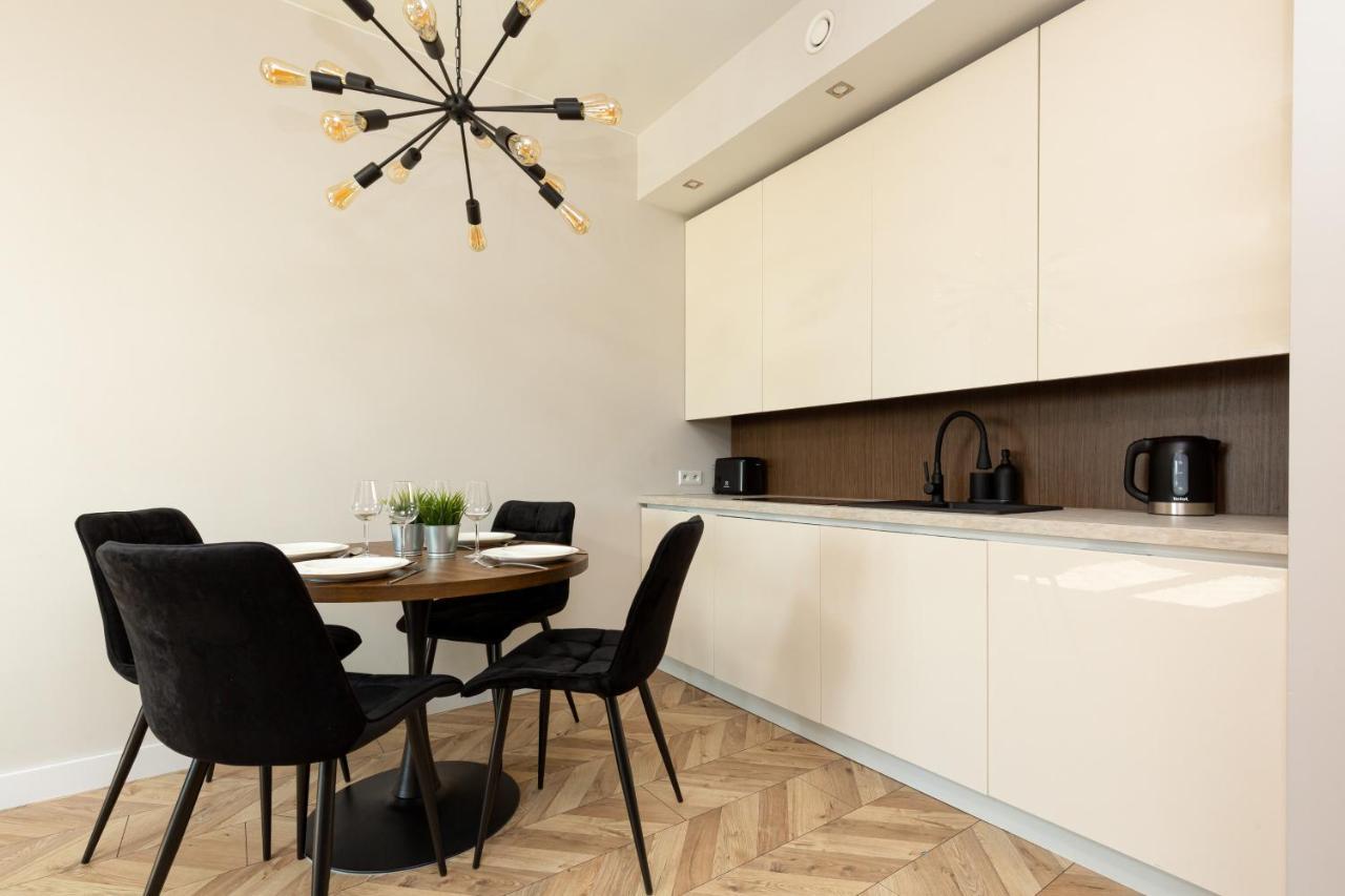 Platinum Towers Apartment With Parking By Renters Prestige Варшава Екстер'єр фото