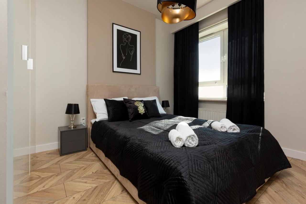Platinum Towers Apartment With Parking By Renters Prestige Варшава Екстер'єр фото